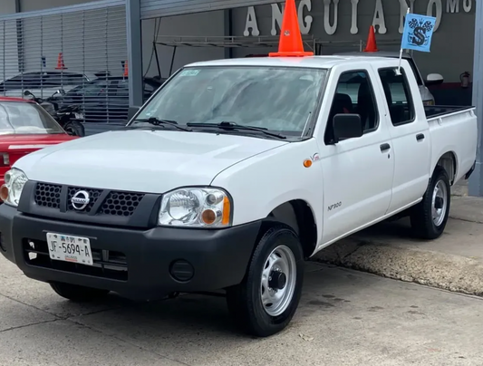 Nissan NP300 Doble cabina 2.4 standar