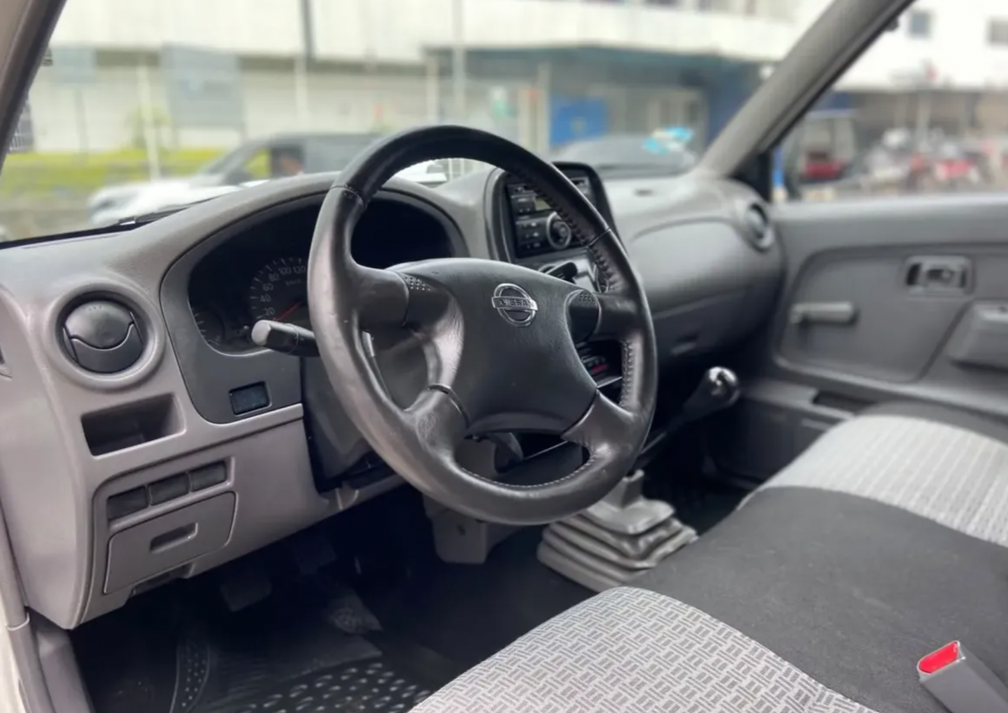 Nissan NP300 Doble cabina 2.4 standar