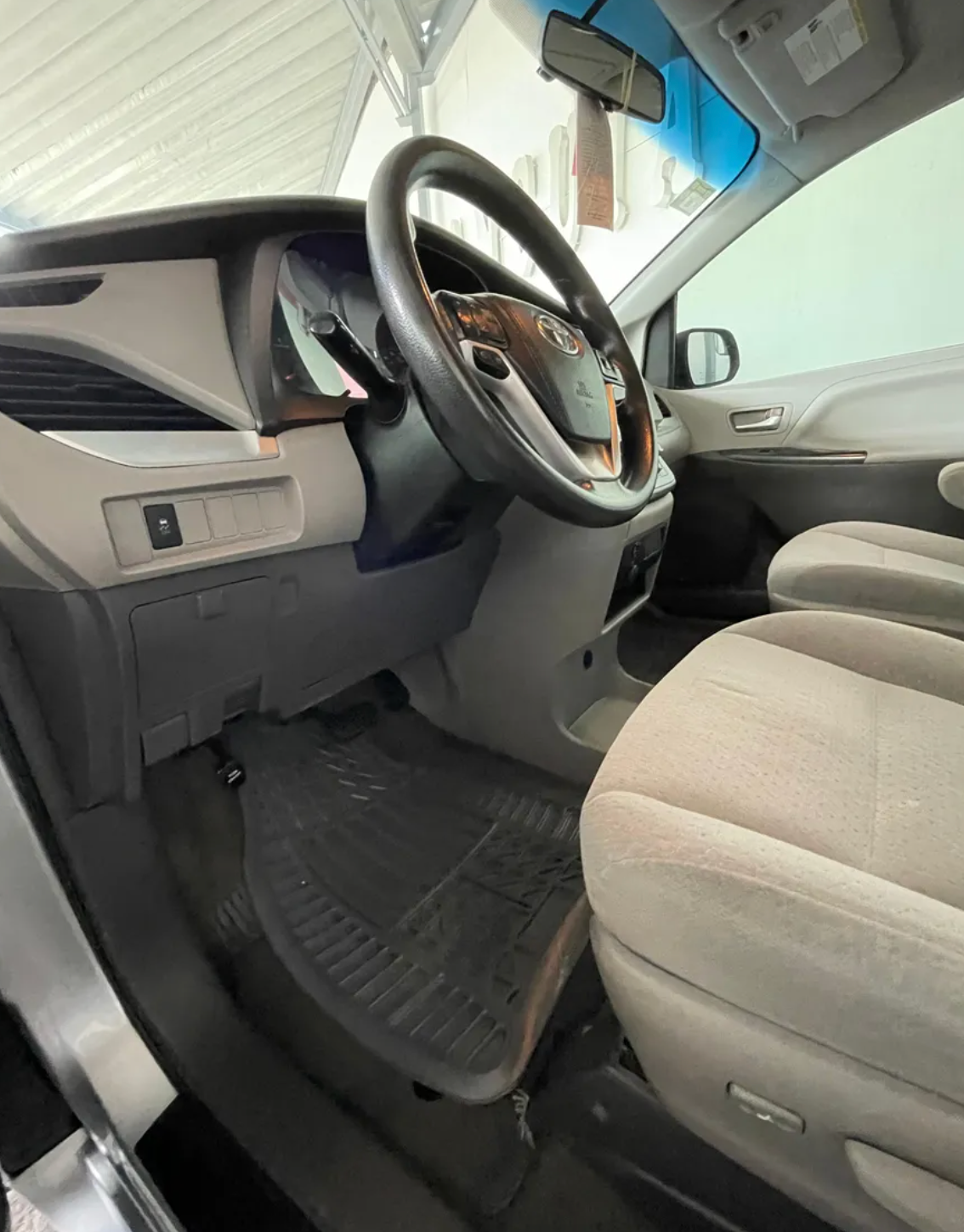 Toyota Sienna 3.5 Le V6 At