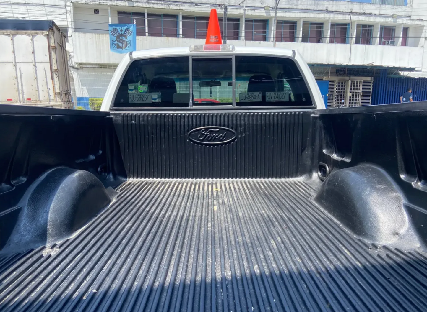 Ford Lobo 4.6 XLT cab reg automática