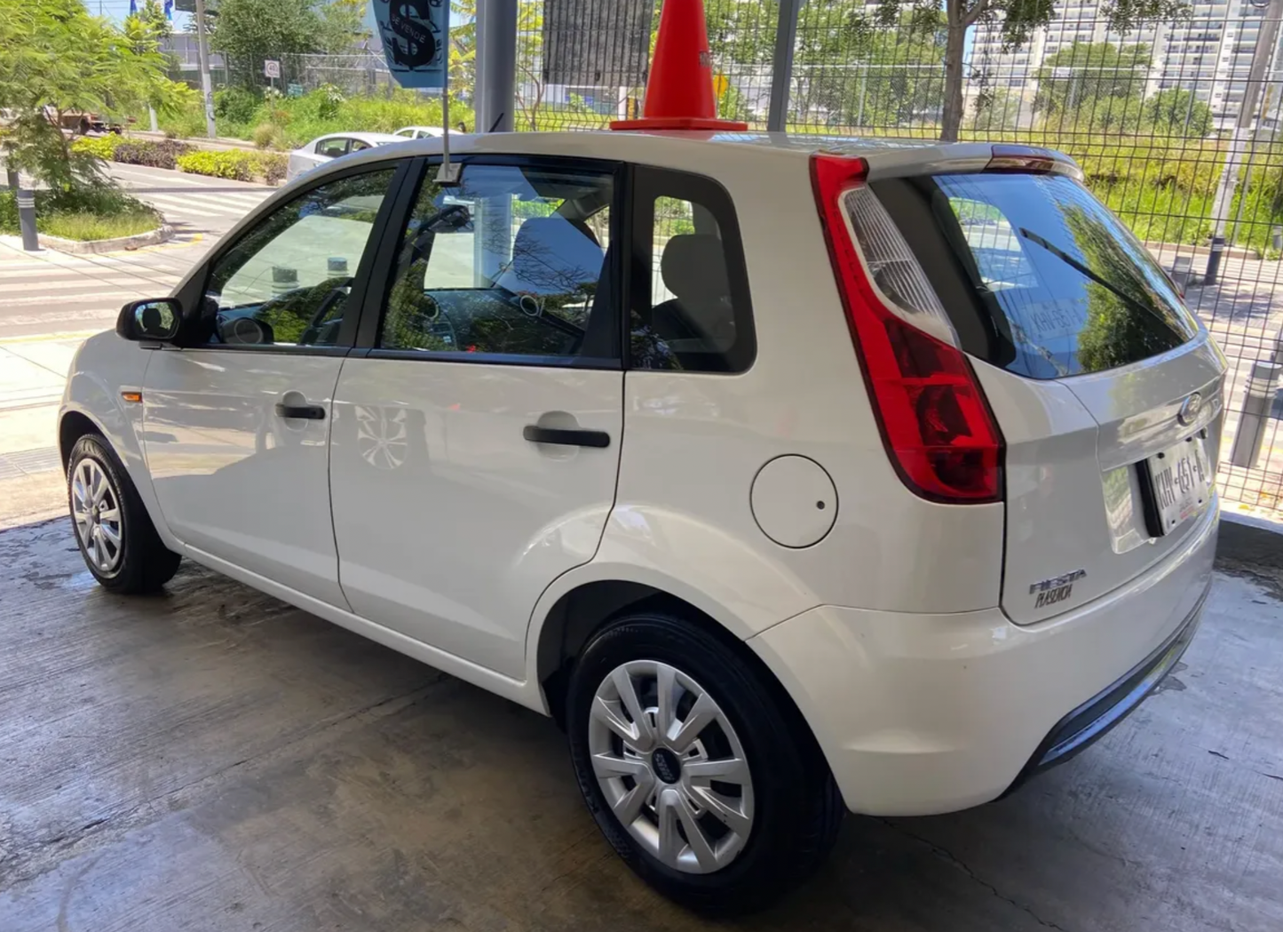 Ford Ikon 1.6 Trend Mt