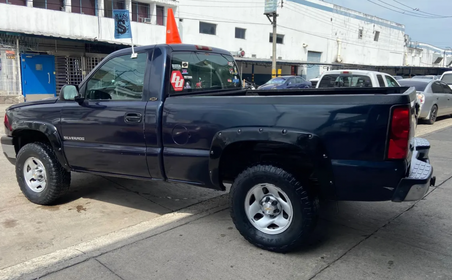 Chevrolet Silverado 6 CIL automática nacional