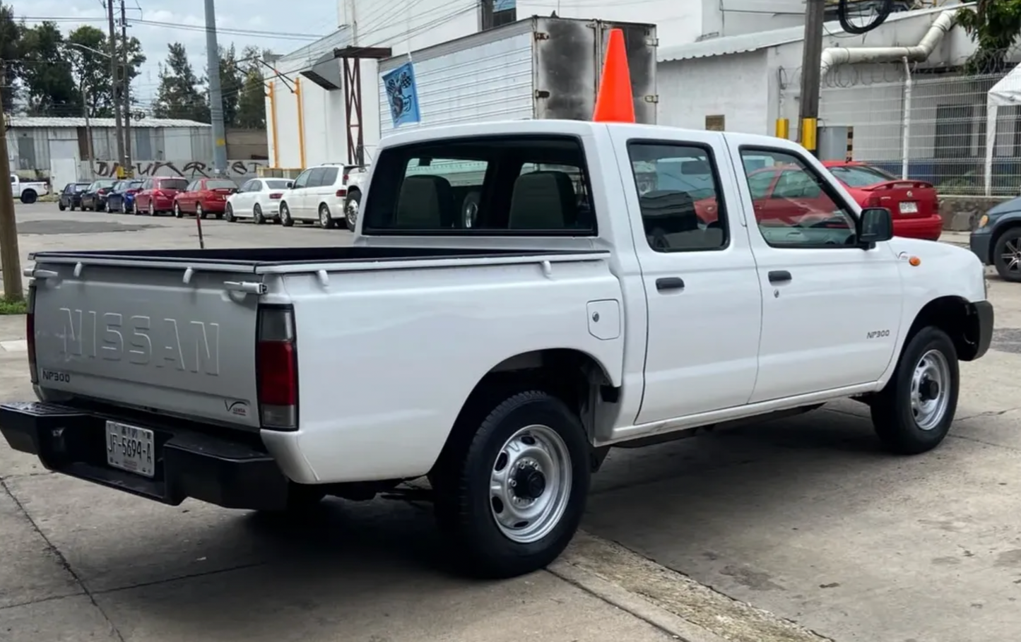 Nissan NP300 Doble cabina 2.4 standar