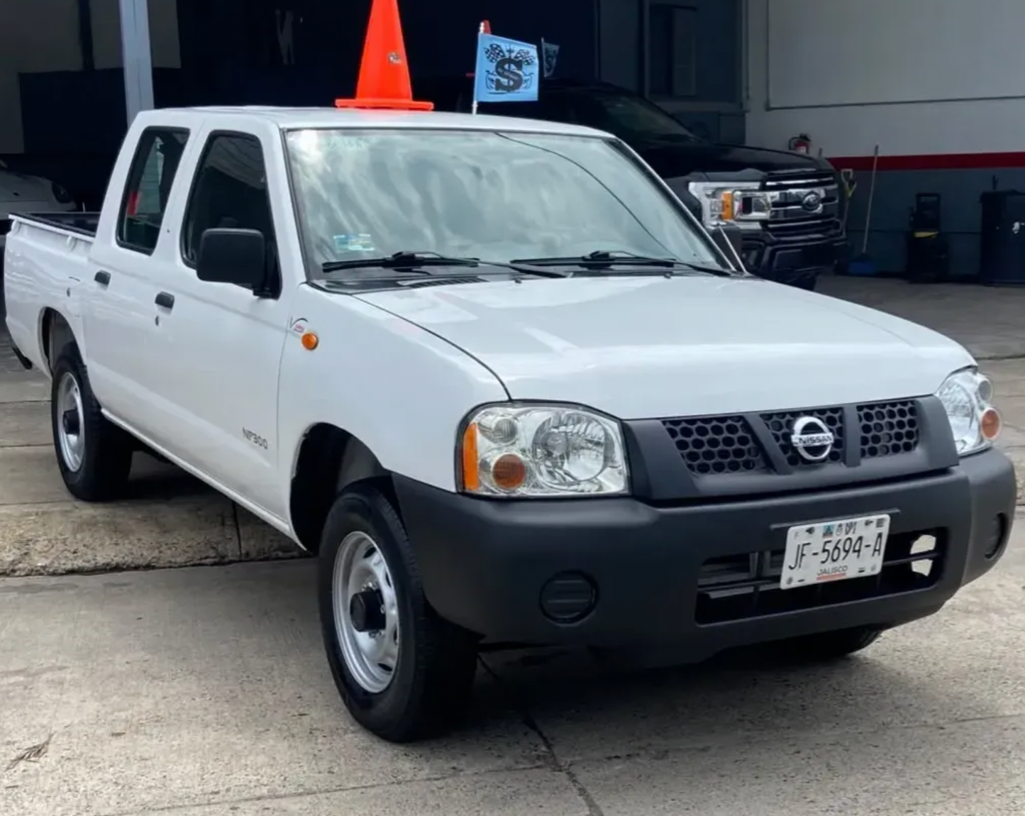 Nissan NP300 Doble cabina 2.4 standar