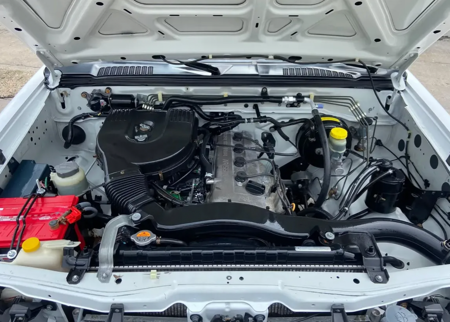 Nissan NP300 Doble cabina 2.4 standar