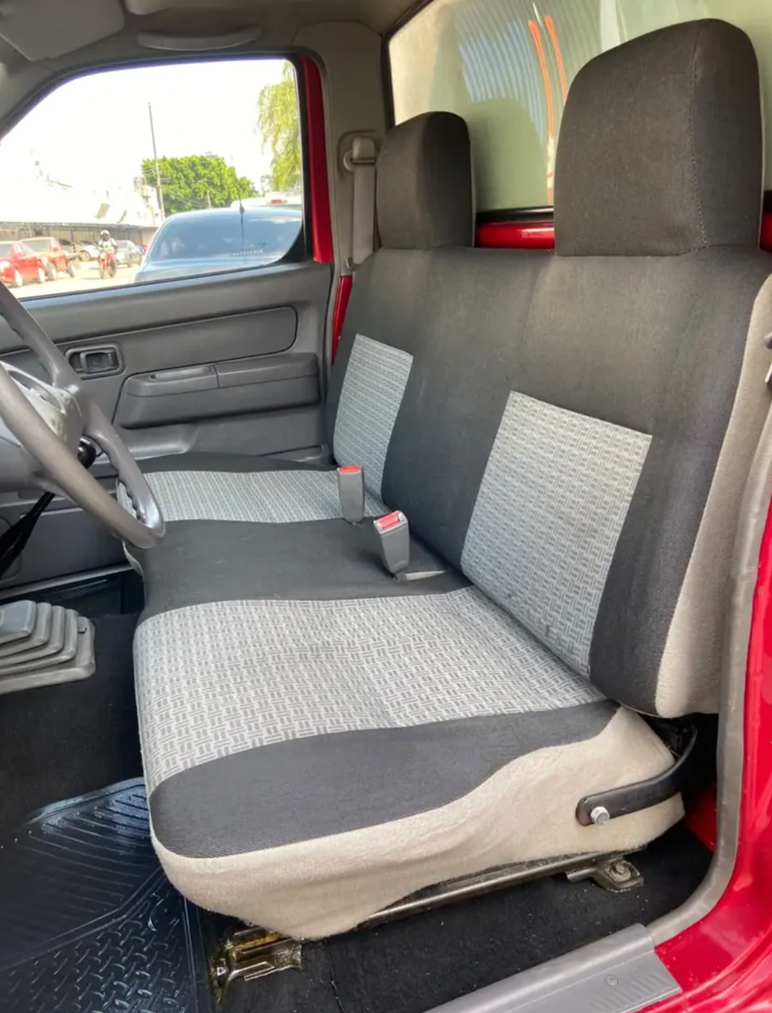 Nissan NP300 2.4